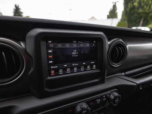 Used 2023 Jeep Wrangler Freedom Edition image 15