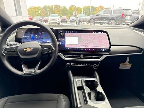 New 2026 Chevrolet Equinox EV LT image 12