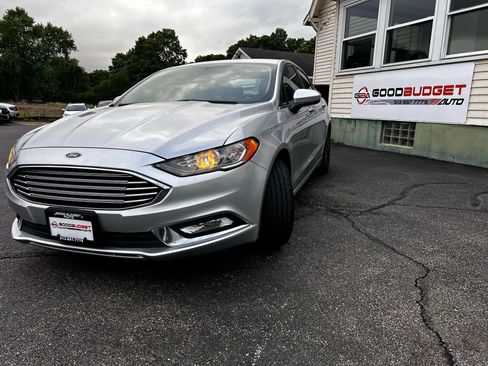 Used 2018 Ford Fusion SE w/ Equipment Group 201A image 10
