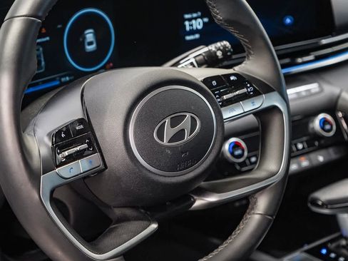 Used 2025 Hyundai Elantra SEL image 21