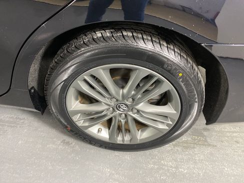 Used 2017 Toyota Camry SE image 28