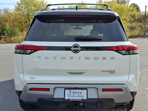 Used 2023 Nissan Pathfinder Platinum image 8