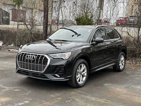 Used 2024 Audi Q3 2.0T Premium image 2