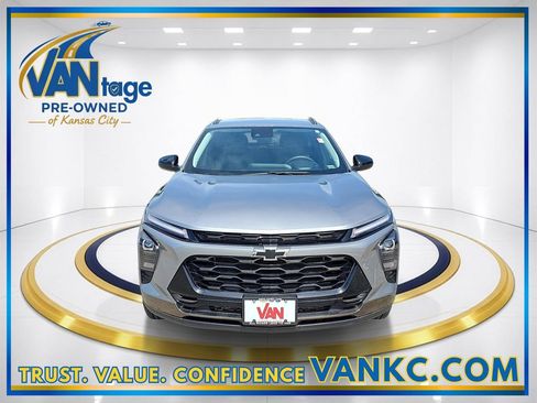 Used 2025 Chevrolet Trax ACTIV w/ Driver Confidence Package FWD image 2