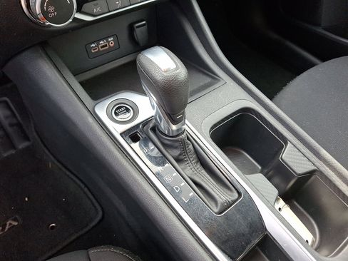 Used 2023 Nissan Sentra SV image 4