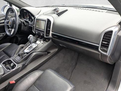 Used 2016 Porsche Cayenne AWD/4WD image 18