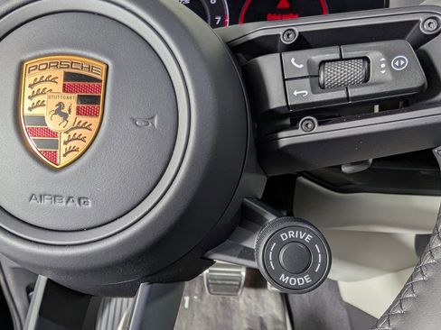 New 2026 Porsche Cayenne GTS image 40