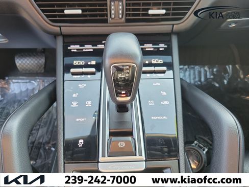 Used 2023 Porsche Cayenne AWD/4WD image 30