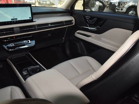 New 2026 Lincoln Corsair Premiere image 17