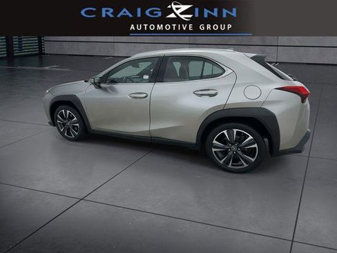 Certified 2021 Lexus UX 200 w/ Accessory Package (Z1) image 5