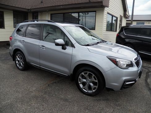 Used 2017 Subaru Forester 2.5i Touring AWD/4WD image 8