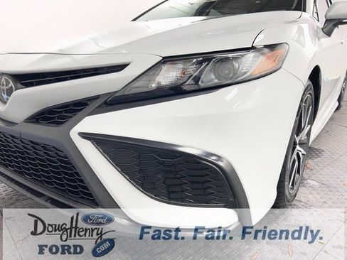 Used 2022 Toyota Camry SE w/ Convenience Package image 10