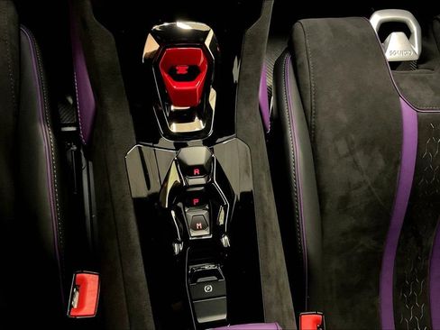 Used 2024 Lamborghini Huracan Tecnica image 12