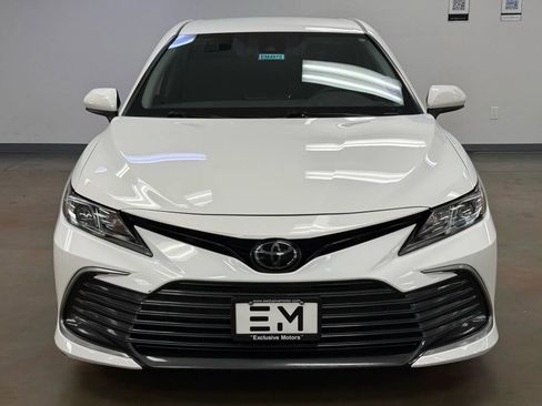 Used 2022 Toyota Camry LE image 3