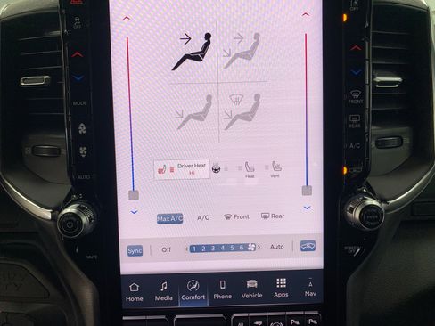 New 2026 RAM 2500 Laramie AWD/4WD image 32