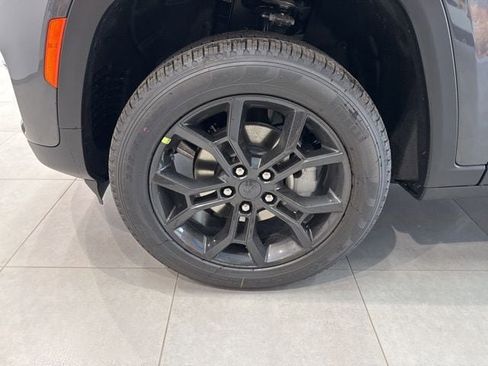 New 2025 Jeep Grand Cherokee Limited AWD/4WD image 13