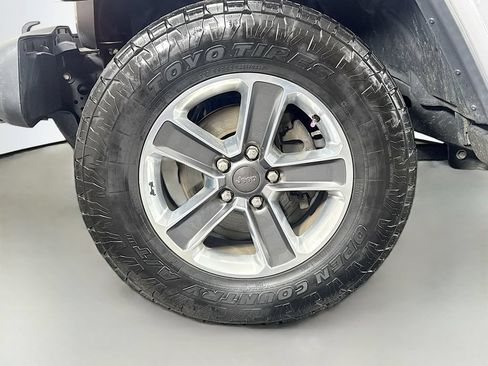 Used 2021 Jeep Wrangler Unlimited Sahara AWD/4WD image 32