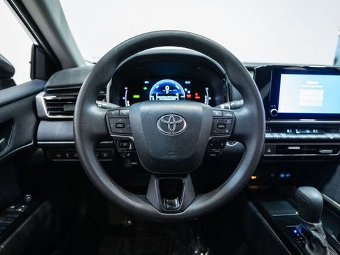 Used 2025 Toyota Camry LE image 25