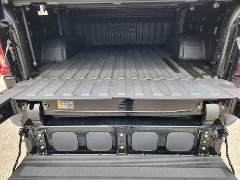 Used 2025 GMC Sierra 1500 Denali w/ Technology Package AWD/4WD image 25