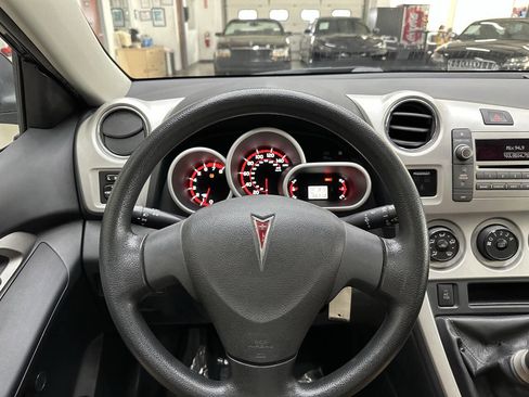 Used 2010 Pontiac Vibe w/ Sun and Wheels Package image 20