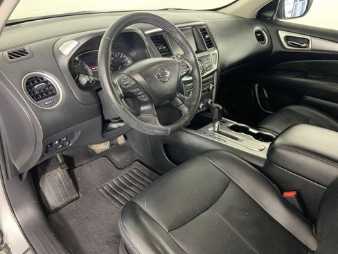 Used 2019 Nissan Pathfinder SL image 32