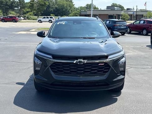 Used 2024 Chevrolet Trax RS w/ Driver Confidence Package FWD image 3