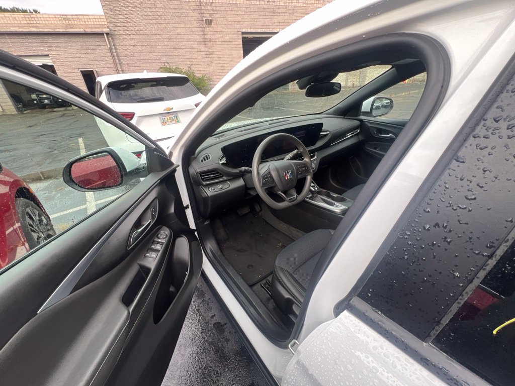 Used 2026 Buick Envista Preferred FWD image 2