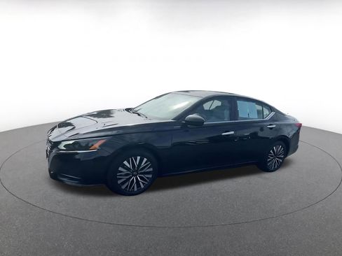 Used 2025 Nissan Altima 2.5 SV image 8