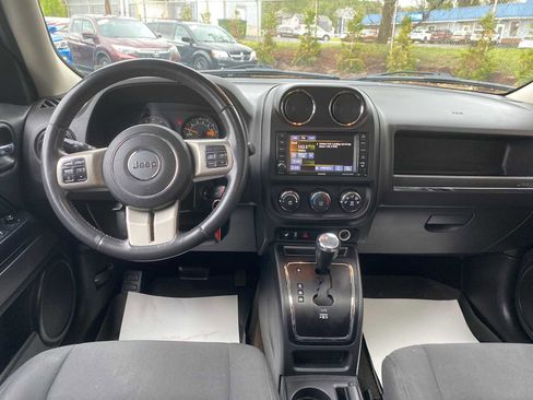 Used 2014 Jeep Patriot Latitude w/ Sun/Sound Group AWD/4WD image 6