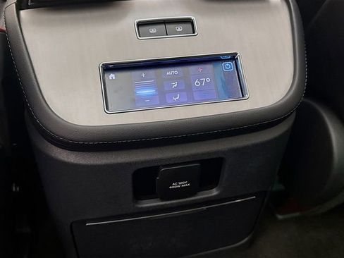 Used 2025 Lincoln Navigator Reserve image 27