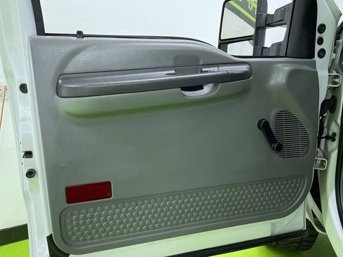 Used 2004 Ford F250 XL image 16