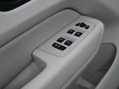 New 2026 Volvo XC60 B5 Ultra w/ Protection Package Premier image 11