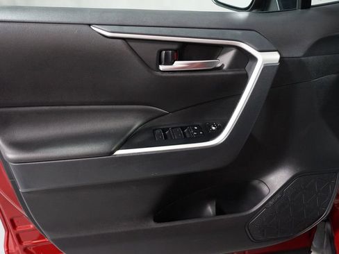 Certified 2025 Toyota RAV4 XLE FWD image 30