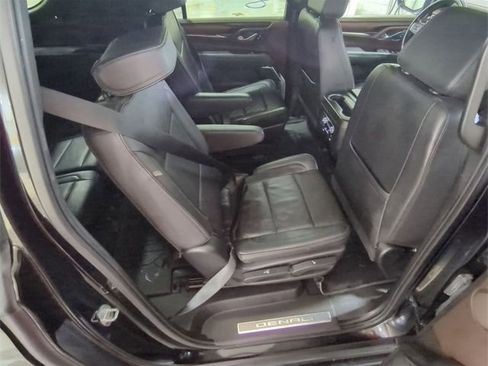 Used 2021 GMC Yukon XL Denali w/ Denali Premium Package image 27