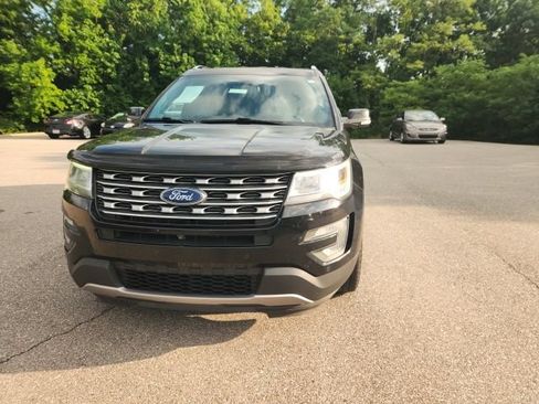 Used 2017 Ford Explorer Limited FWD image 4