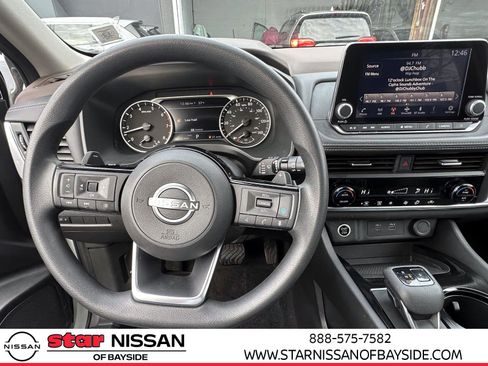 Used 2023 Nissan Rogue SV image 17