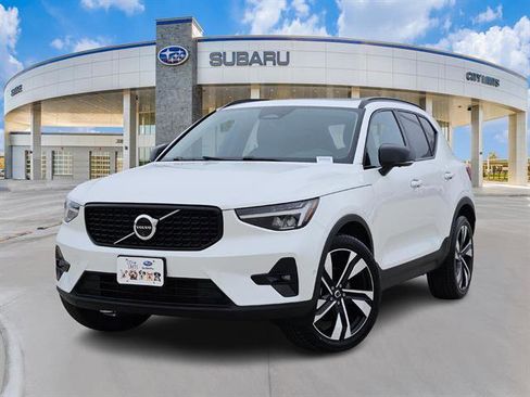 Used 2024 Volvo XC40 B5 Plus w/ Climate Package image 1