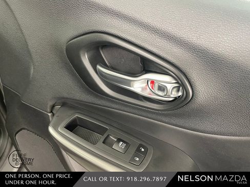 Used 2021 Jeep Cherokee Latitude Lux w/ Sun & Sound Group image 47