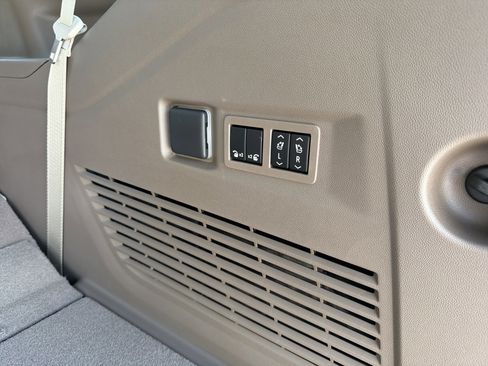 New 2026 GMC Yukon Denali w/ Sun & Power Step Package image 22