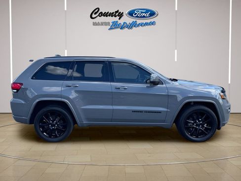 Used 2020 Jeep Grand Cherokee Altitude RWD image 26