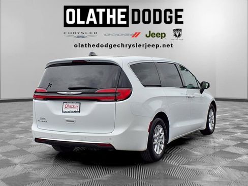 Certified 2023 Chrysler Pacifica Touring-L FWD image 29