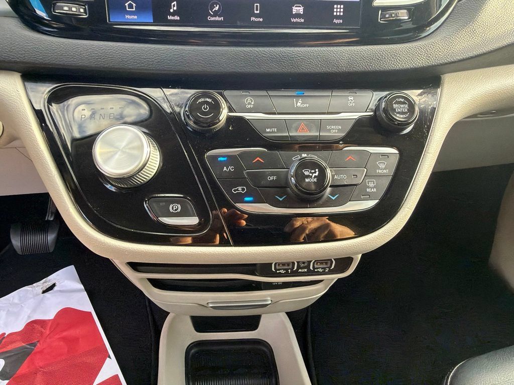 Used 2022 Chrysler Pacifica Touring-L FWD image 29