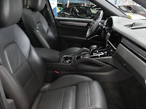 Used 2020 Porsche Cayenne S w/ Premium Package AWD/4WD image 19