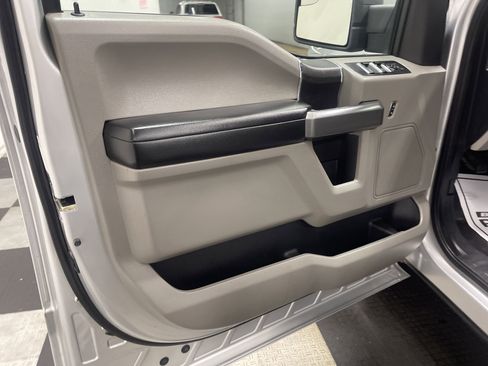 Used 2017 Ford F150 XLT image 10