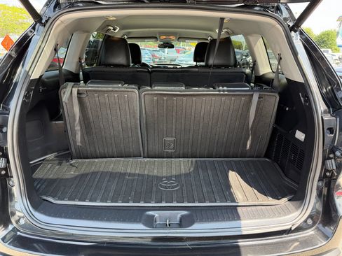 Used 2017 Toyota Highlander Plus AWD/4WD image 14