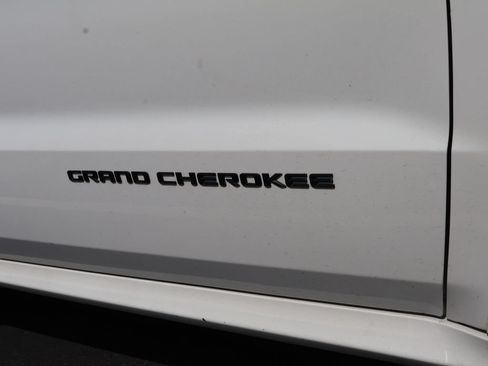Used 2016 Jeep Grand Cherokee High Altitude AWD/4WD image 7