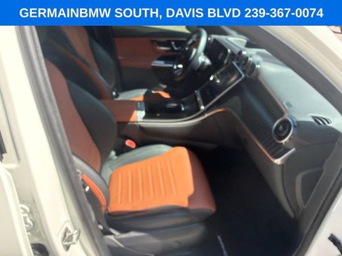 Used 2024 Mercedes-Benz GLC 300 4MATIC image 25