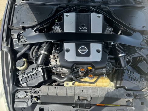 Used 2014 Nissan 370Z Touring RWD image 22