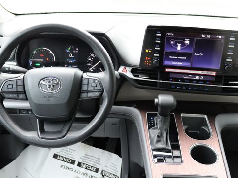 Used 2024 Toyota Sienna LE AWD/4WD image 38