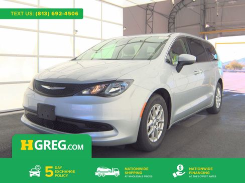 Used 2023 Chrysler Voyager LX image 1